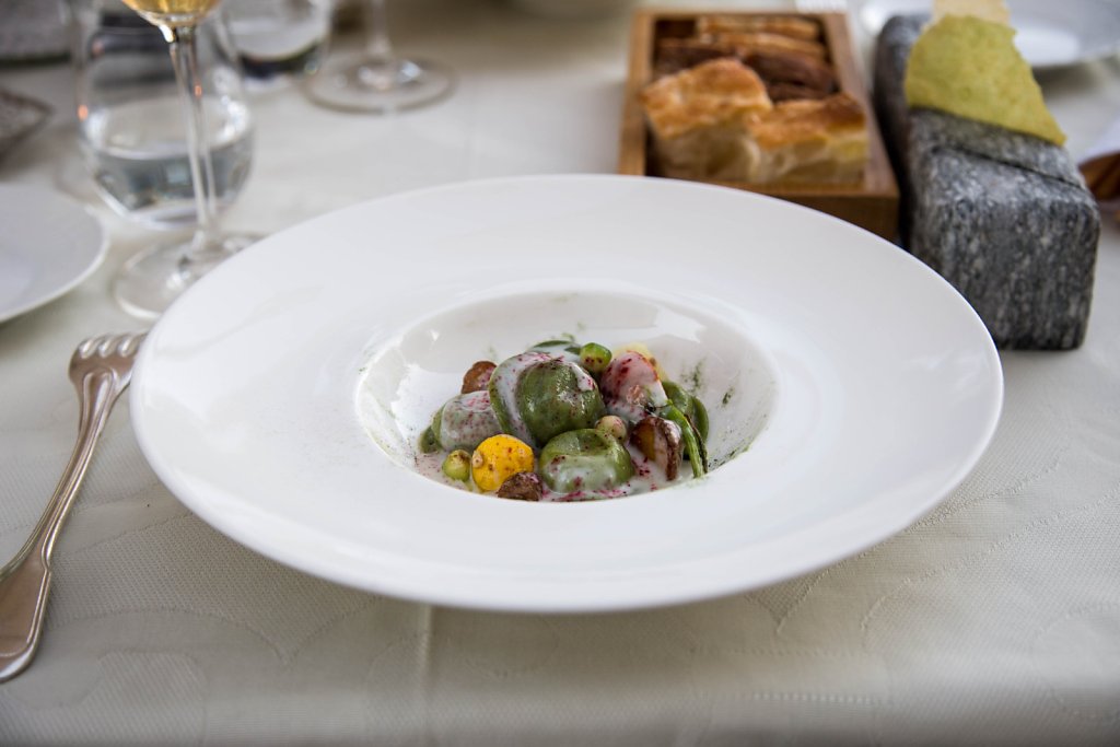 Ravioli with violet potatoes, blue cheese and vegetables